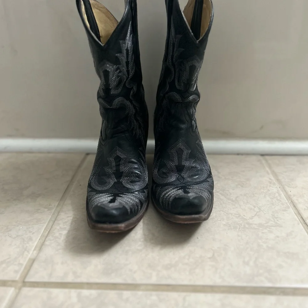 Black Western-Style Women's Boots - Picture 1 of 8